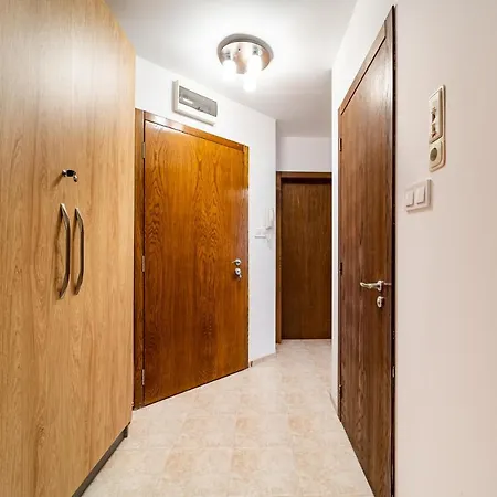 Cozy 2bdrm Apartment